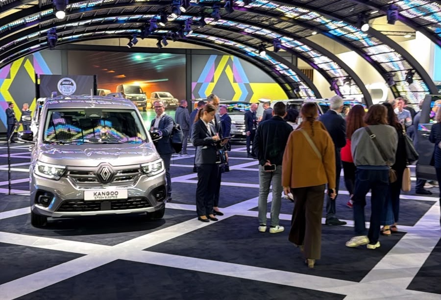 Стенд Renault на Паризькому автосалоні 2026
